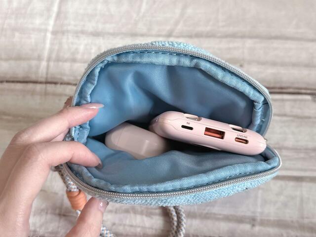 イヤホンやモバイルバッテリーを入れるのもおすすめ