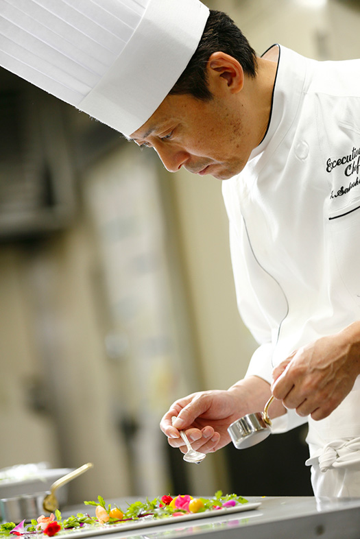 「ANAクラウンプラザホテル千歳 総料理長 坂下拓也 氏」【かわいいピンクスイーツ＆北海道のチーズメニューも登場♪「ピンクスイーツ＆総料理長のわがままブッフェ」開催】