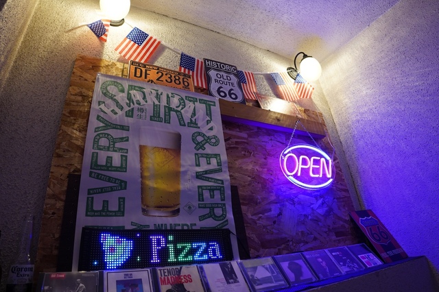 「入口の様子」【チーズモンスター級のピザが食べ放題！「Johnny B’s」の超お得な“デトロイトピザ食べ放題”が3プラン制に進化！】