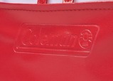 【『Coleman BRAND BOOK #08 保冷バッグ RED』(宝島社)】フロントのロゴは型押しで高級感のある仕上がりに