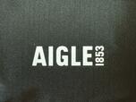 前面中央下部に「AIGLE」のブランドロゴ入り！