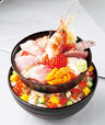 刺身BAR 河岸頭(築地市場 場外) 築地場外丼 3000円 2段の丼の上段が「場内」、下段が「場外」をイメージして盛り付けた、超豪華な丼。