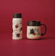 【Afternoon Tea LIVING×Cat’s ISSUE 第11弾】スクリューボトル ￥3,520、ステンレスマグ ￥2,970