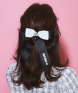 【Maison de FLEUR×MARY QUANT】「MARY QUANT リボンバレッタ」（カラー：Ivory/Black）￥3,500