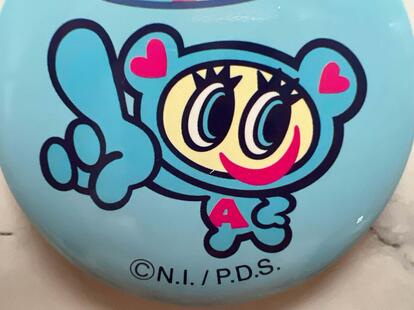 大人気で欠品も！100均で買えるレトロ可愛い「エンジェルブルー」新作