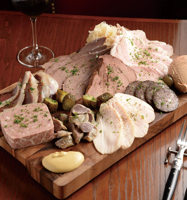 BISTRO Tradition 日本橋（日本橋）　シャルキュトリー盛り合わせ2人前1500円（写真は4人前）