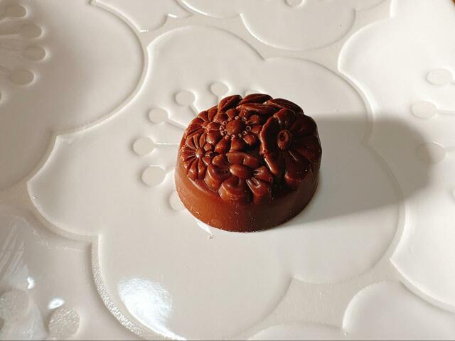 【ムーミン×メリーチョコレート ムーミンたちと穏やかな森アソートチョコレート】スイートチョコでまろやかな口当たりです