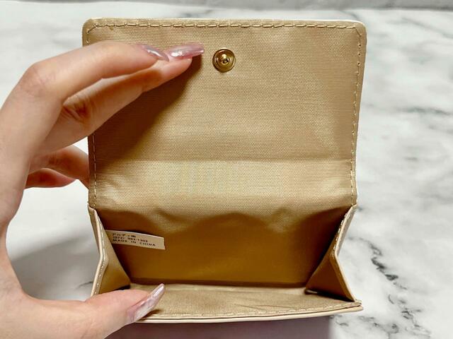 ガバッと開く仕様！【アベイル×ちいかわ】名刺入れ（ちいかわ）※モモンガデザインの名刺入れ：1,980円（税込）