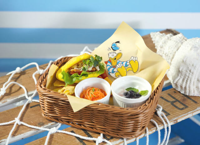 FUNNY!くちばしチキンサンドバスケット 1,990円(税込2,189円)