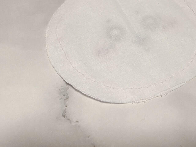 線に沿って半返し縫いで縫っていきます。ミシンがある方はミシンを使ってOK！