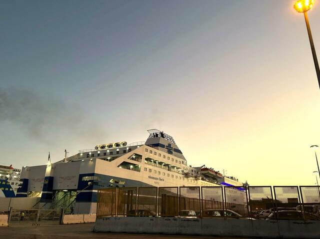 ナポリから夜行フェリーでシチリア島へ。夜８時に出港し、翌朝５時頃にシチリアのパレルモという街に到着する