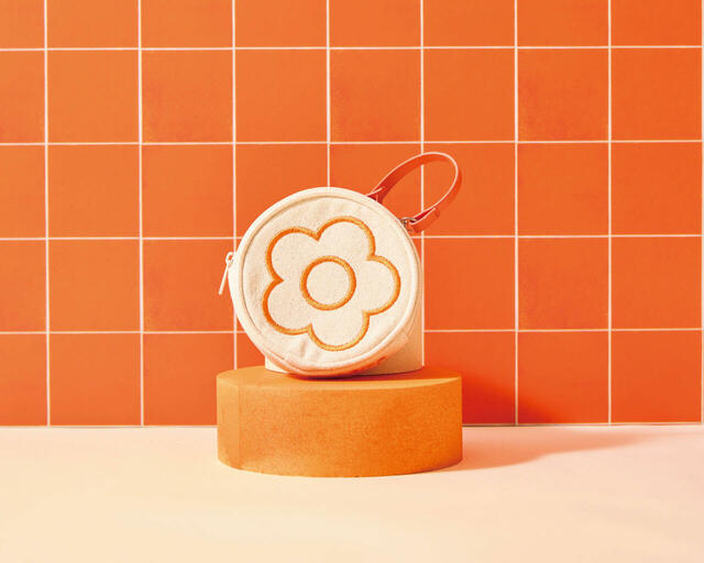 【マリークヮント×Biop】第1弾「ストラップ付きキャンバスミニポーチ」1,980円（税込）