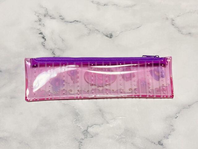 背面は異なるデザイン