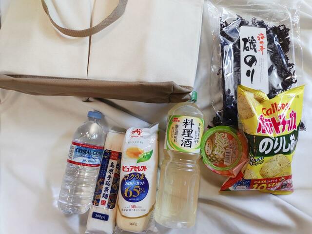 ポテトチップスや料理酒なども入るサイズ感なのでお買い物バッグにも最適♪