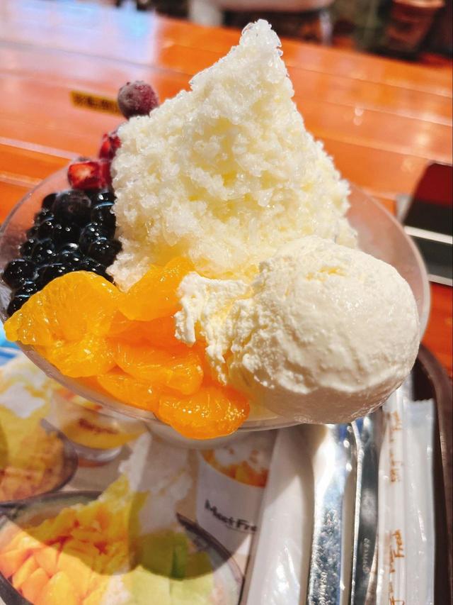 【白熊豆花かき氷】たくさんのフルーツも！