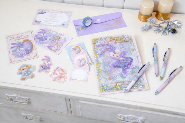 東京ディズニーシー「ダッフィー＆フレンズのダンシング・スノーフレークス」スペシャルグッズ｜販売店舗：東京ディズニーシー「マクダックス・デパートメントストア」｜発売日：2024年11月2日（土）