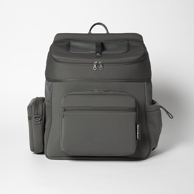 【DEAN ＆ DELUCA／バッグパックキャリー】サイドのポーチは取り外し可能。DEAN＆DELUCAのロゴ入りです♪