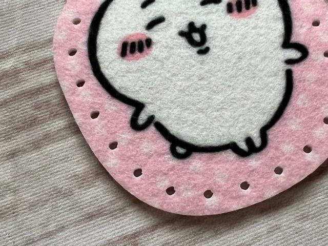 マスコットの地は、ピンクに白のドット柄♪