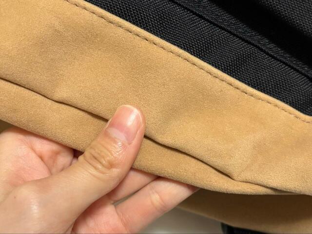 【OUTDOOR PRODUCTS クラシックデイパック】底の部分は全色共通でベージュのスウェード素材になっています◎