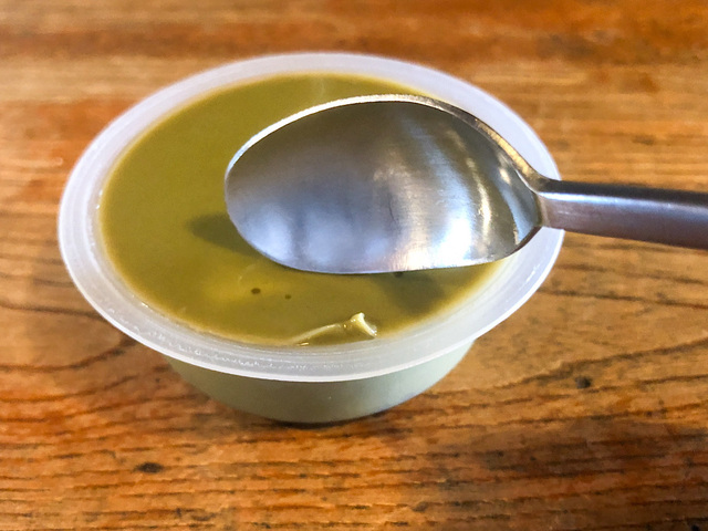 【無印良品　宇治抹茶と小豆のプリン】直径は約7cmと小さめサイズ