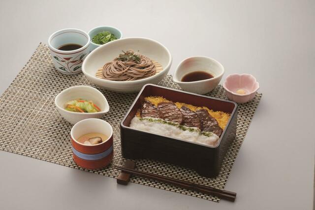 「厚切り 牛タンとろろ重」1,699円（税込1,868円）【和食さと×牛タン】