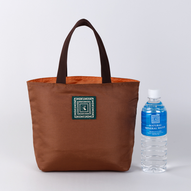 【OMO KINOKUNIYA 20周年限定リバーシブルバッグ】サイズ：約縦22×横22×マチ10cm／2,178円（税込）