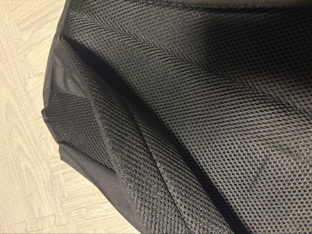 【ワークマン/コーデュラ(R)カジュアルデイバッグ】肩にしっかりフィットするショルダーベルト。厚みのあるクッションで疲れにくいのが嬉しい◎