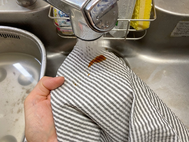 【ワークマン レディース撥水サッカーシャツワンピース】生地に染み込まず、弾いてくれました