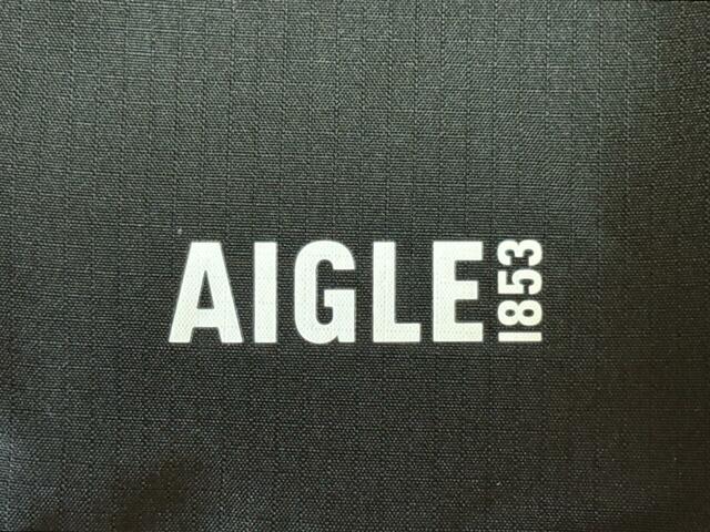 前面中央下部に「AIGLE」のブランドロゴ入り！