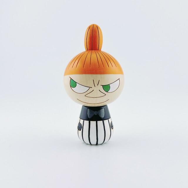 【ムーミンマーケット2025】職人の手で丁寧に作られた「卯三郎こけし」のリトルミイ（松屋先行商品・税込5,280円）