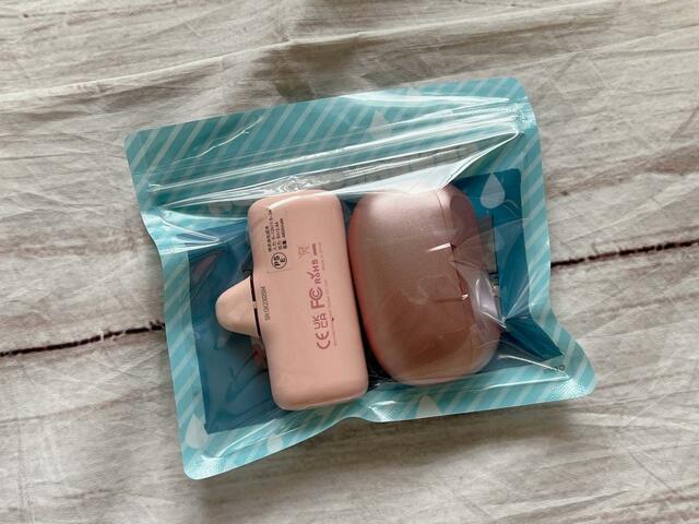 バッグの中で散らばりやすいイヤホンやモバイルバッテリーをイン！