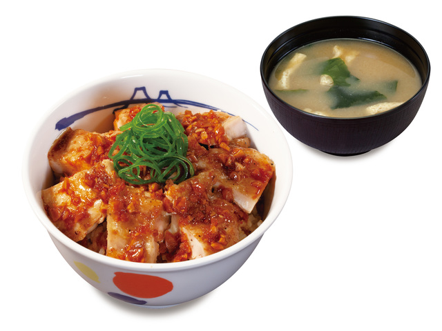 松屋の新にんにくバターのごろチキ丼（みそ汁付）商品