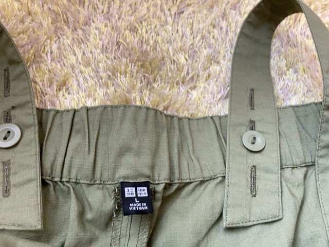 【ユニクロ リネンブレンドサロペット】カラーはブラック、ベージュ、オリーブの3色で、サイズはXSから3XLまでの7展開