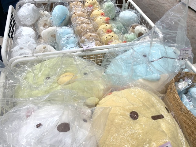 お土産コーナーでもぬいぐるみが買えます