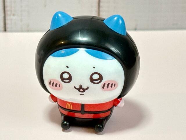 ハチワレはヘルメットからお耳がぴょこんと出ているのもかわいいポイント!