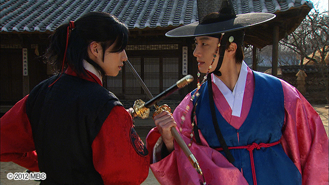 『太陽を抱く月』　© 2012 MBC