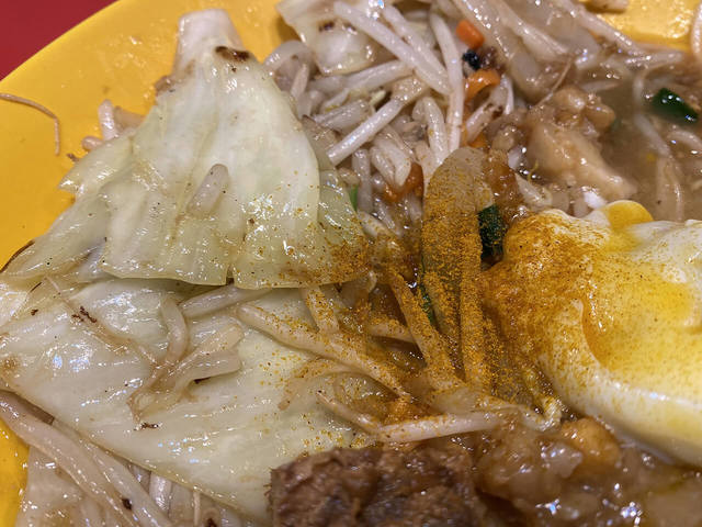 備え付けの味変、カレー粉合いすぎ