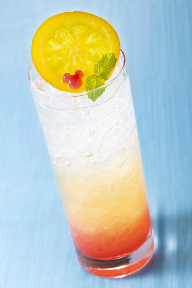 東京ディズニーランドホテル「シャーウッドガーデン・レストラン」イヤーエンド＆ニューイヤー　スペシャルドリンク