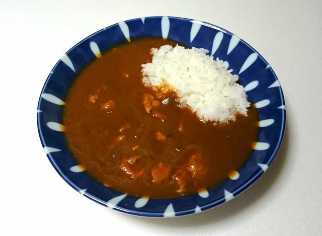 【素材を生かした チキンの大盛りカレー　300g　350円】デミグラスソースとフォン・ド・ヴォーが味の決め手