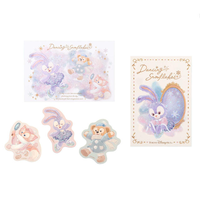ポストカード＆ステッカー 800円｜東京ディズニーシー「ダッフィー＆フレンズのダンシング・スノーフレークス」スペシャルグッズ｜販売店舗：東京ディズニーシー「マクダックス・デパートメントストア」｜発売日：2024年11月2日（土）