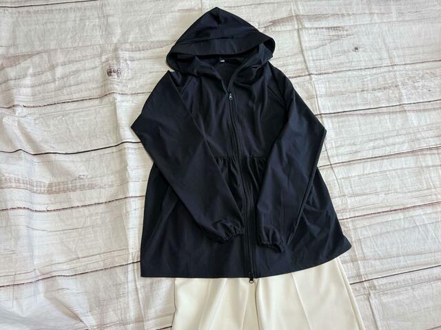 おしゃれなデザインなため、綺麗めなワイドパンツに合わせても◎