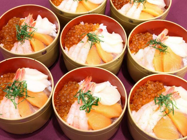「お好み海鮮丼 」【蟹食べ放題！北海道の海と大地の恵みを大満喫できる「おいしい北海道ディナービュッフェ」】