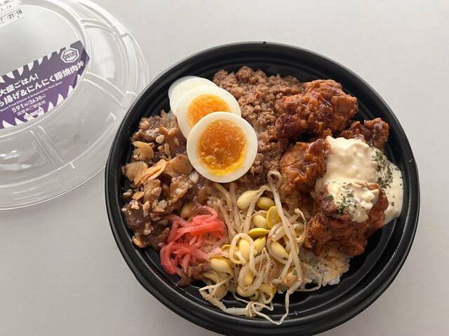 「タルタルから揚げ＆にんにく豚焼肉丼」638円