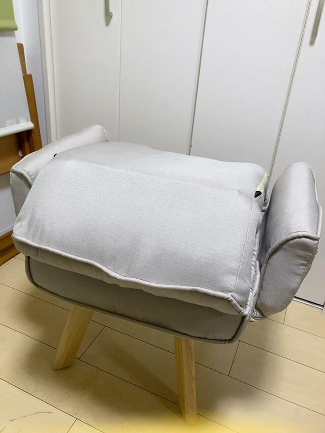 【アイリスオーヤマ 回転ファブリックチェア ハイバック】背もたれを畳むことができるため、持ち運びや収納もしやすい！