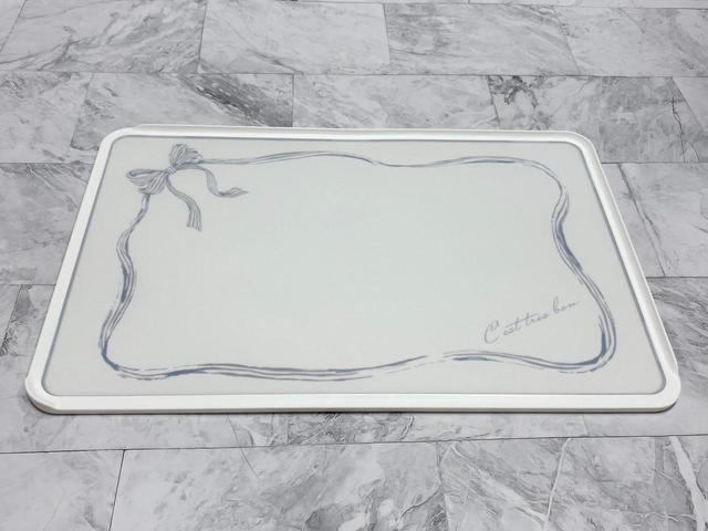 【ニトリ　デコホーム】表面は大人かわいいリボン柄