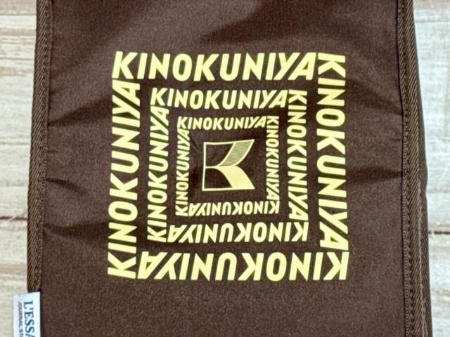 お馴染みの紀ノ国屋ロゴは淡いイエローベージュでプリントされています♪