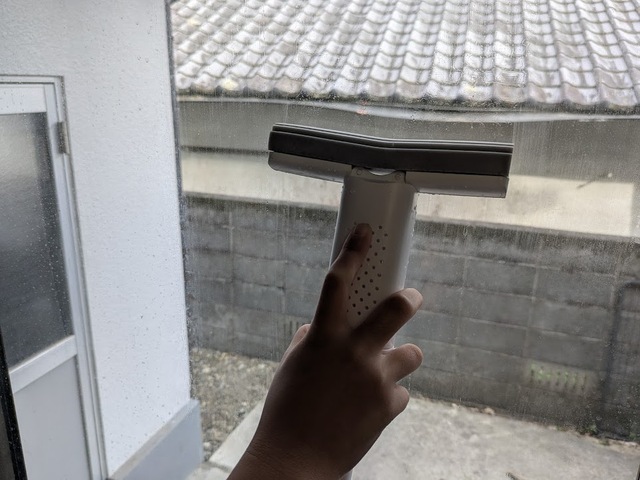 【コジット スマートハンディ吸水スポンジ】多少水滴のあとは残るものの、大方の水分をスマートハンディ吸水スポンジで吸い取り、乾いたタオルで仕上げ拭きをするときれいに仕上がります！