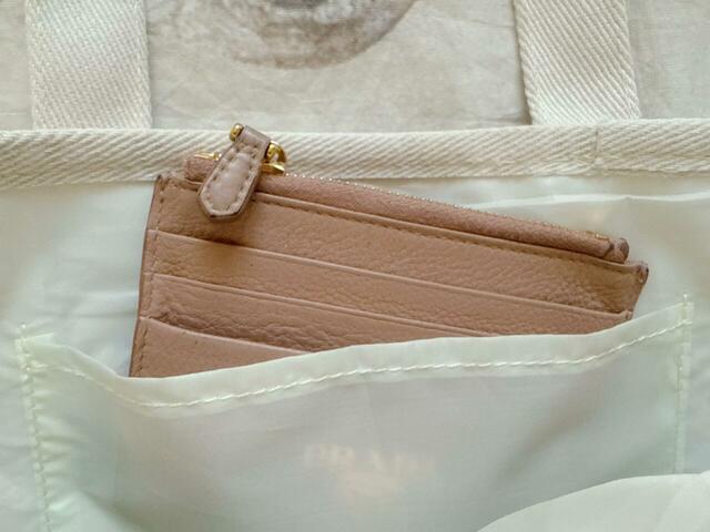 ポケットはフラグメントケースなどを入れるのにぴったり