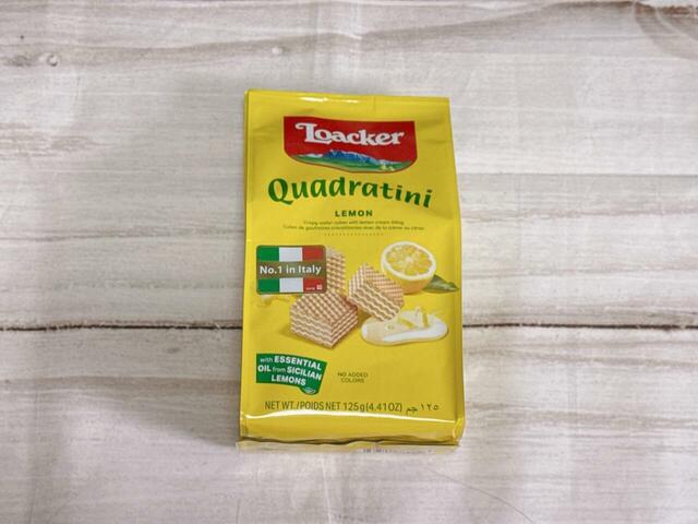 【DEAN & DELUCA ハッピーバッグ イエロー/Loacker クワドラティーニ レモン】風味のよいレモンから生まれた爽やかなクリームを、5層のクリスピーウエハースでサンド♪