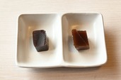 左が「小形羊羹 おもかげ」、右が「水羊羹 黒砂糖」